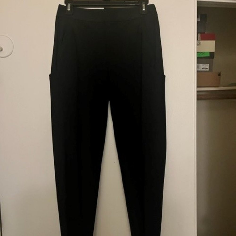 Athleta pants, black, side pockets size 4, excellent used condition